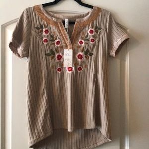 Llove Embroidered Top